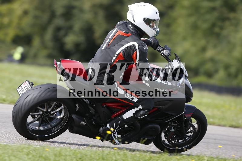 Archiv-2025/53 16.09.2025 Track Day Domi Aegerter ADR/Gruppe gelb/unklar
